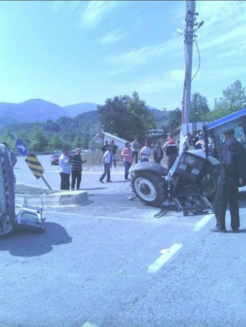 Dokurcun Yolunda Kaza 3 Yaralı