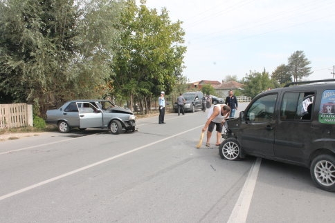 Aşırı Hız Kaza Getirdi