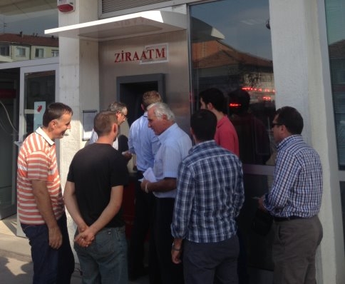 Ziraat Bankası ATM’si vatandaşı çileden çıkardı.