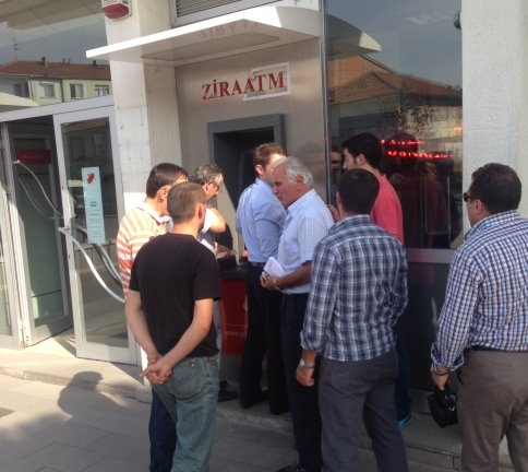 Ziraat Bankası ATM’si vatandaşı çileden çıkardı.