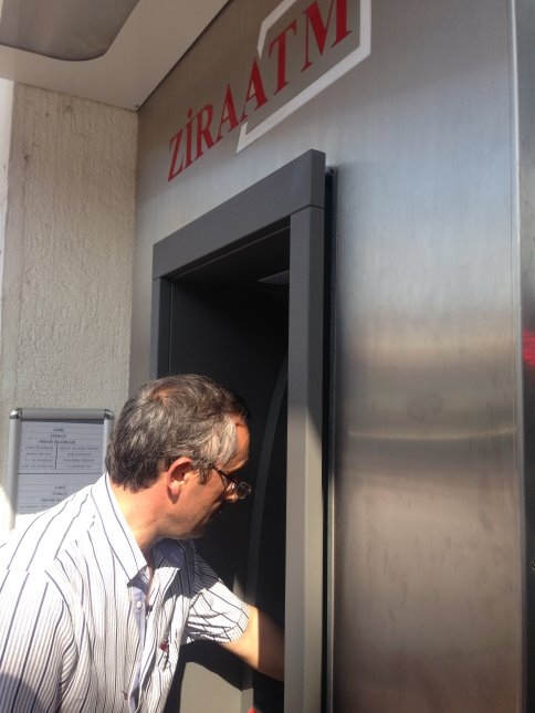 Ziraat Bankası ATM’si vatandaşı çileden çıkardı.