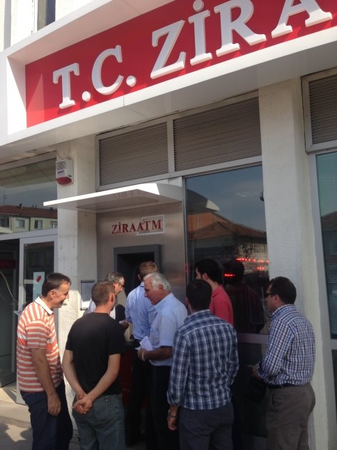 Ziraat Bankası ATM’si vatandaşı çileden çıkardı.