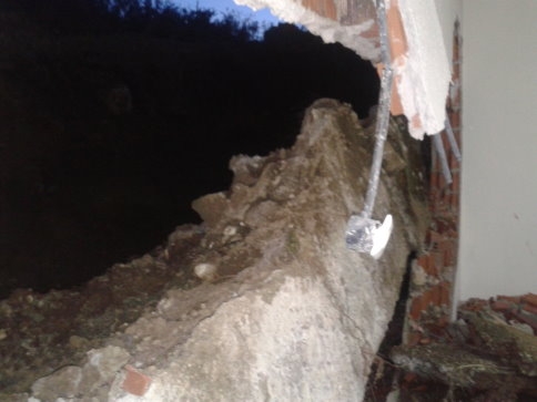 İstinat Duvarı Evin Üzerine Düştü