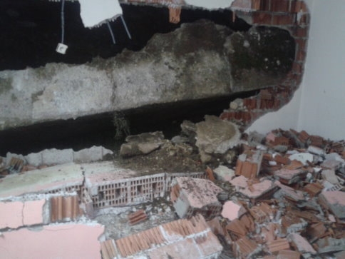 İstinat Duvarı Evin Üzerine Düştü