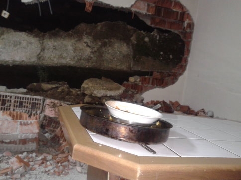 İstinat Duvarı Evin Üzerine Düştü