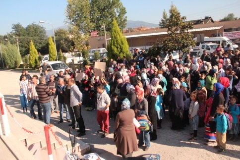 Milli Eğitim Müdürlüğü Önünde Eylem