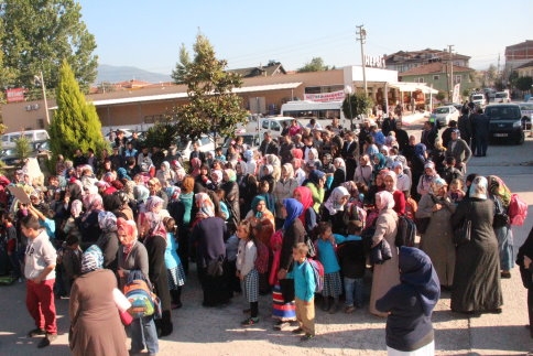 Milli Eğitim Müdürlüğü Önünde Eylem
