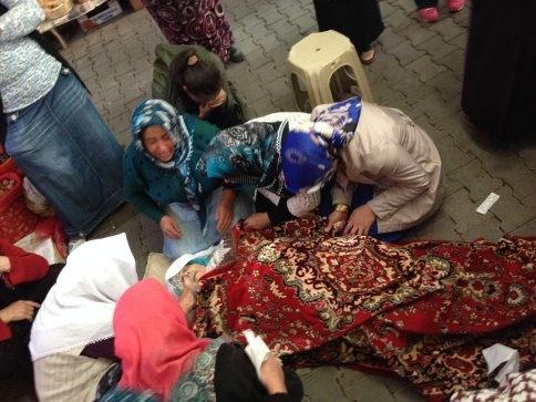 Oruçlu Kadın Pazaryerinde Hayatını Kaybetti 