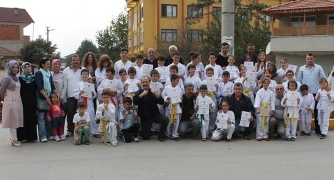 Karateciler Bir Araya Gelerek Bayramlaştı