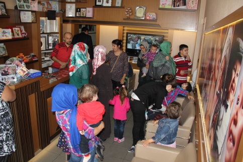 30 yıldır Bayramlarda Çocuklara Ücretsiz Fotoğraf Çekimi 