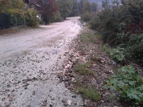 Yağmur suyu Asfaltı söktü