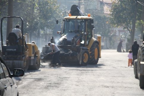 Akyazı’da Asfalt Yama Hız Kesmiyor
