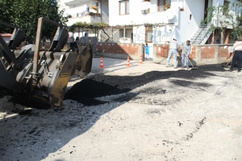 Akyazı’da Asfalt Yama Hız Kesmiyor