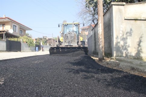 Akyazı’da Asfalt Yama Hız Kesmiyor