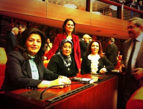 Başörtülü Vekiller Mecliste