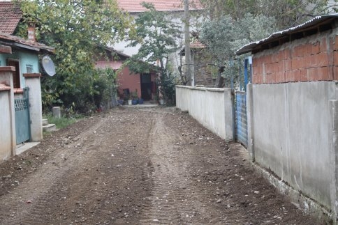 Akyazı Belediyesi  Örnek Sokak Çalışmalarına Devam Ediyor