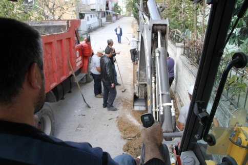 Akyazı Belediyesi  Örnek Sokak Çalışmalarına Devam Ediyor