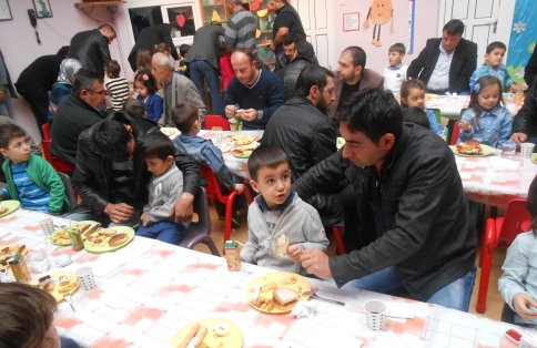 Baba benimle kahvaltı yapar mısın?