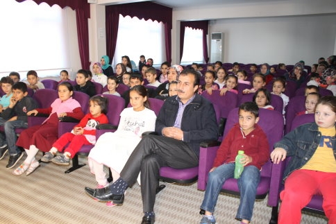 Kuzuluk’ta Süpermen Geliyor Tiyatrosu