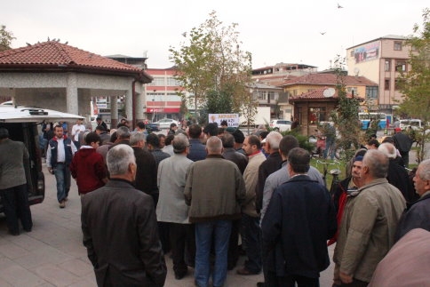 Ak Parti İlçe Gençlik Kolları Aşure Dağıttı