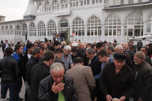 Ak Parti İlçe Gençlik Kolları Aşure Dağıttı