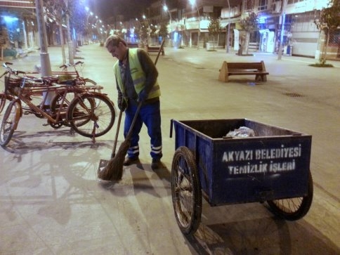 Akyazı’da Temizlik 24 Saat Aralıksız Sürüyor