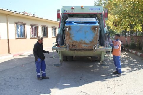 Akyazı’da Temizlik 24 Saat Aralıksız Sürüyor