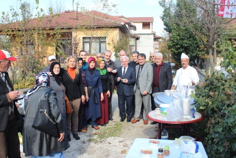 MHP Aşure Dağıttı