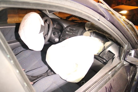 Kaldırımda Araba Çarptı