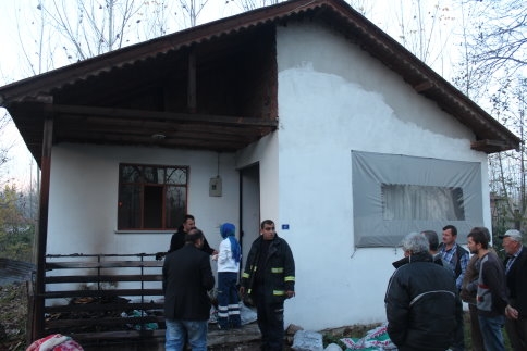 Yaşlı Kadın Yanarak Can Verdi