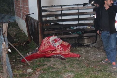 Yaşlı Kadın Yanarak Can Verdi