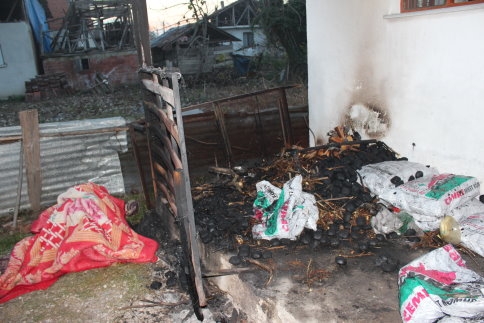 Yaşlı Kadın Yanarak Can Verdi