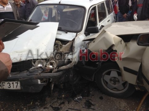 Yuvalak Yolunda Kaza 4 Yaralı