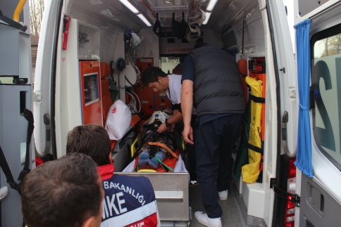 Yuvalak Yolunda Kaza 4 Yaralı