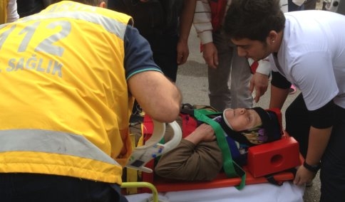 Yuvalak Yolunda Kaza 4 Yaralı