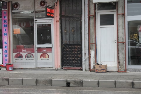 Yaşlı Kadının Evini Soydular