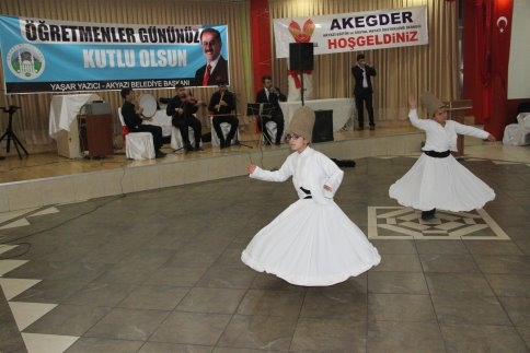 Akyazı Belediyesi Öğretmenleri Unutmadı