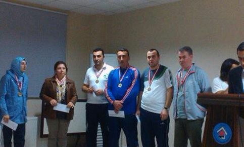 Öğretmenler Masa Tenisi İle Stres Attı