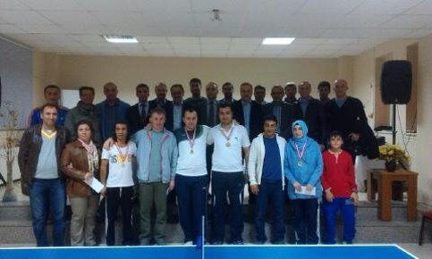 Öğretmenler Masa Tenisi İle Stres Attı