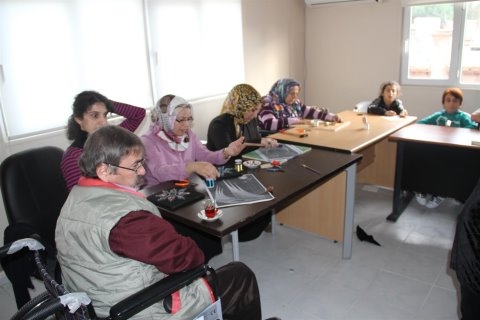 Akyazı Belediyesi Sosyal Gelişim Merkezi Engelleri Kaldırıyor