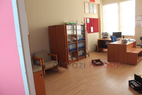 Hırsızlar Okulun Altını Üstüne Getirdiler. Kapıları Kırdılar 