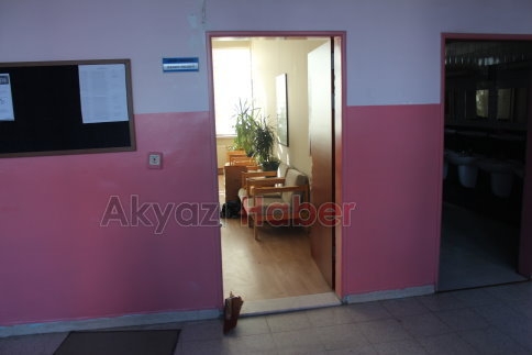 Hırsızlar Okulun Altını Üstüne Getirdiler. Kapıları Kırdılar 