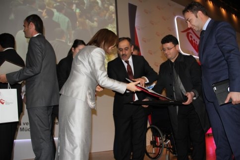 Akyazı Belediyesi Sosyal Gelişim Merkezinden Başbakan'a Mektup