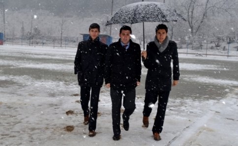 Taşburun Söğütlü Maçına Kar Engeli