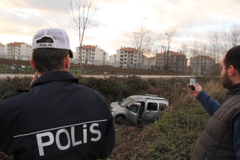 Bayan Sürücü Kanala Uçtu