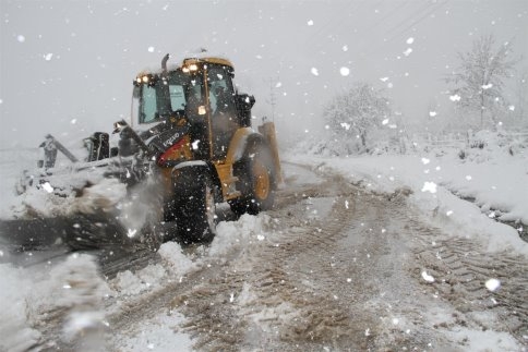 Akyazı'da Yoğun Kar Mesaisi