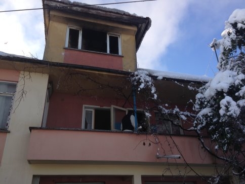 Kış Günü Evsiz Kaldılar