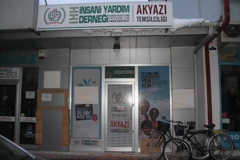 Akyazı Belediyesi Suriye'ye İ.H.H Kanalıyla Yardım Gönderdi
