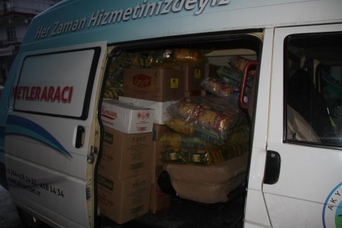 Akyazı Belediyesi Suriye'ye İ.H.H Kanalıyla Yardım Gönderdi