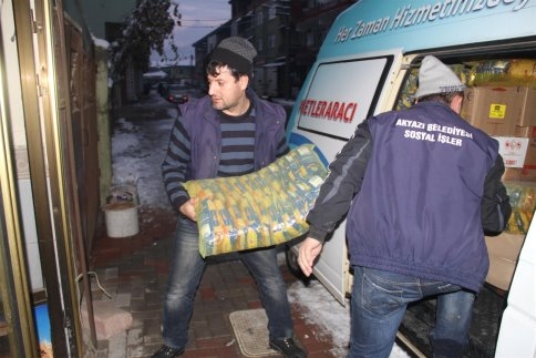 Akyazı Belediyesi Suriye'ye İ.H.H Kanalıyla Yardım Gönderdi